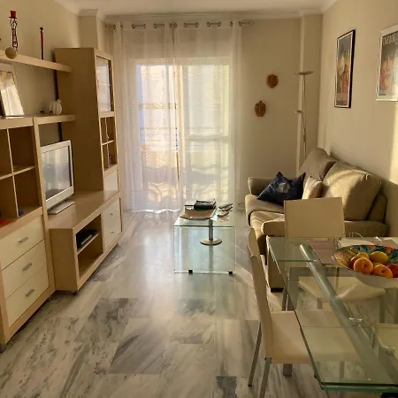 Port, 1 Bedroom - Only 5 Minutes Walk Into Port *