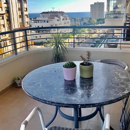 Port, 1 Bedroom - Only 5 Minutes Walk Into Port *